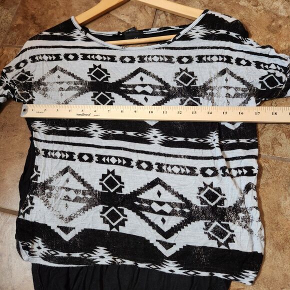 Rue 21 Tribal Print Top – Women’s Small, 3/4 Sleeve, Open Back - Picture 4 of 4